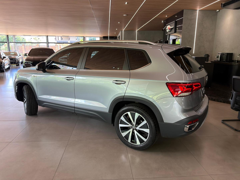 Foto do veículo VOLKSWAGEN TAOS  HL TSI 2022 5.664 KM 155.000,00