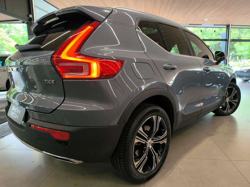 Foto do veículo VOLVO XC40  T4 INSCRIPT 2020 20.500 KM 165.000,00