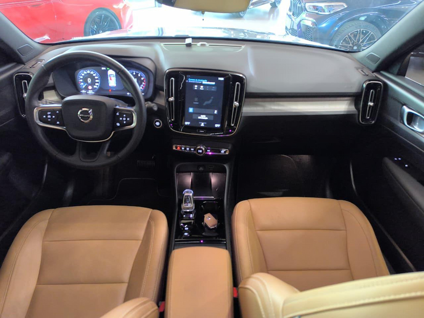 Foto do veículo VOLVO XC40  T4 INSCRIPT 2020 20.500 KM 165.000,00