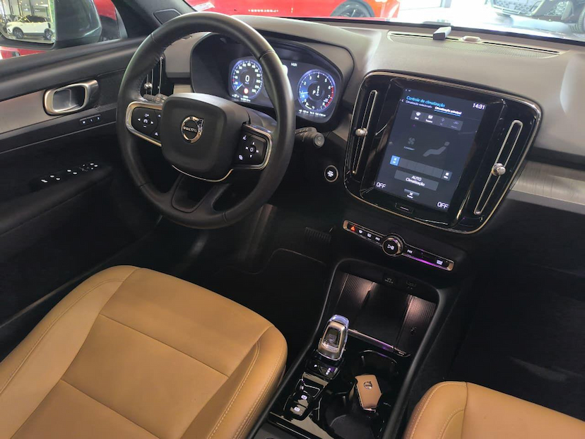 Foto do veículo VOLVO XC40  T4 INSCRIPT 2020 20.500 KM 165.000,00