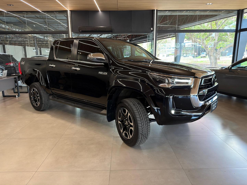 Foto do veículo TOYOTA HILUX  CD SRX PLUS 4X4 2.8 TDI DIE. AUT. 2024 22.128 KM 279.000,00