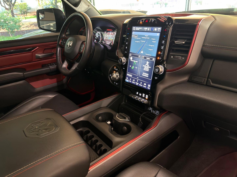 Foto do veículo RAM 1500  REBEL HEMI 2022 52.860 KM 305.000,00