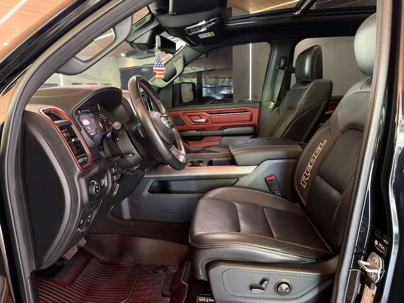 Foto do veículo RAM 1500  REBEL HEMI 2022 52.860 KM 305.000,00