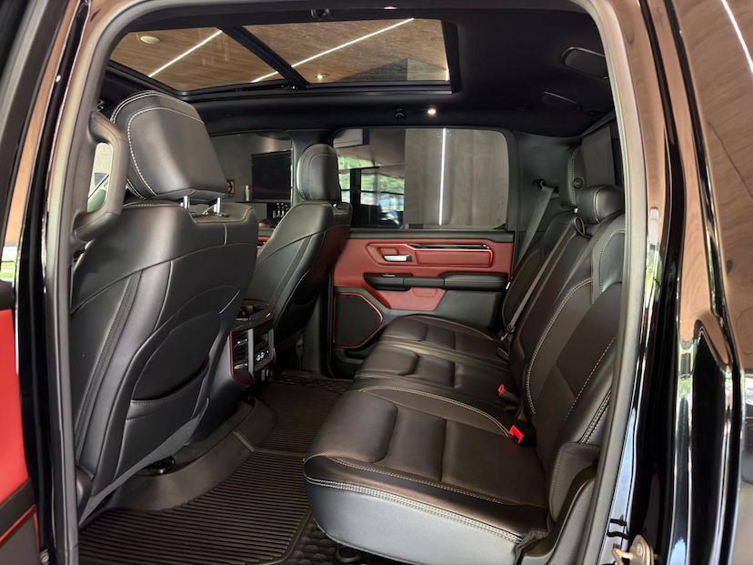Foto do veículo RAM 1500  REBEL HEMI 2022 52.860 KM 305.000,00