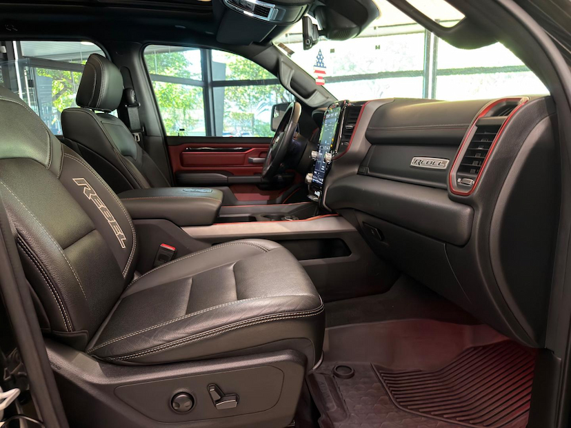 Foto do veículo RAM 1500  REBEL HEMI 2022 52.860 KM 305.000,00