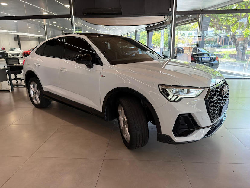 Foto do veículo AUDI Q3  SPB 2.0 TFSI 2023 22.170 KM 229.000,00