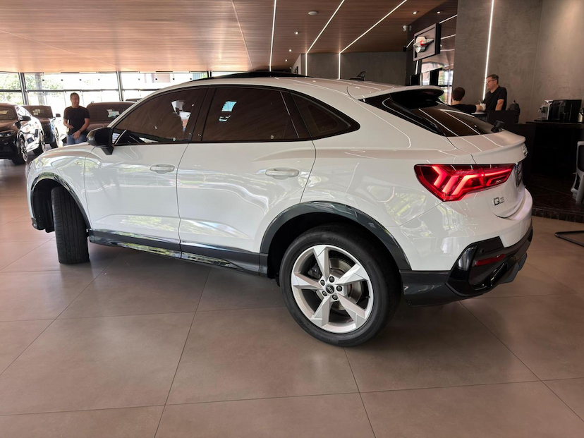 Foto do veículo AUDI Q3  SPB 2.0 TFSI 2023 22.170 KM 229.000,00