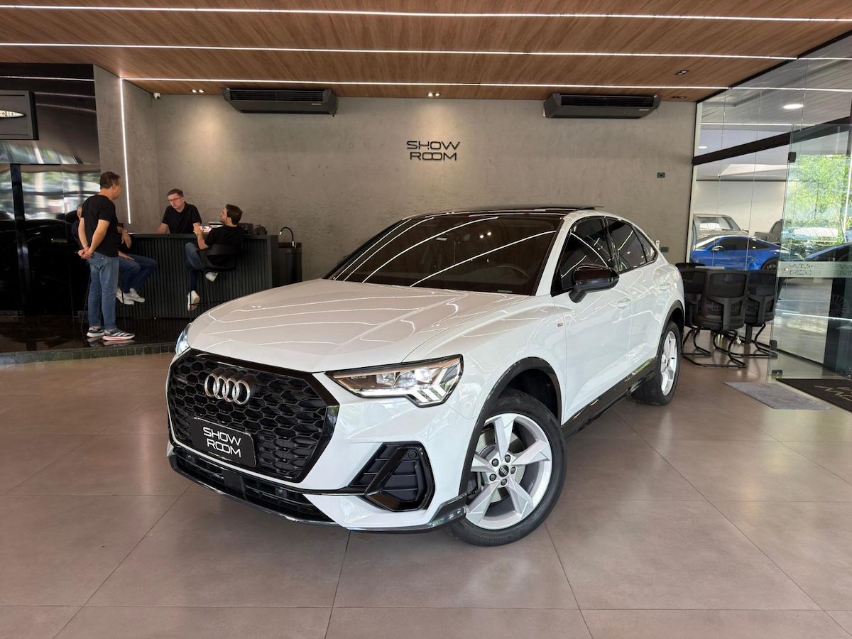 Foto do veículo AUDI Q3  SPB 2.0 TFSI 2022/2023 22.170 KM R$ 237.000,00
