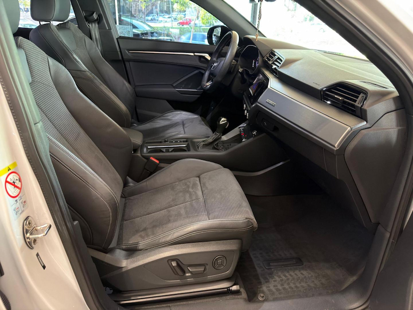 Foto do veículo AUDI Q3  SPB 2.0 TFSI 2023 22.170 KM 229.000,00