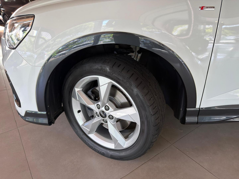 Foto do veículo AUDI Q3  SPB 2.0 TFSI 2023 22.170 KM 229.000,00