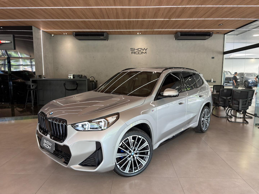 Foto do veículo BMW X1  S20I M SPORT 2024 21.941 KM 297.000,00