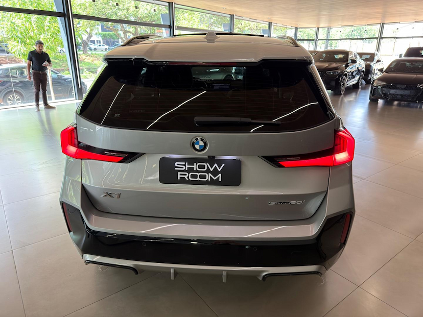 Foto do veículo BMW X1  S20I M SPORT 2024 21.941 KM 297.000,00