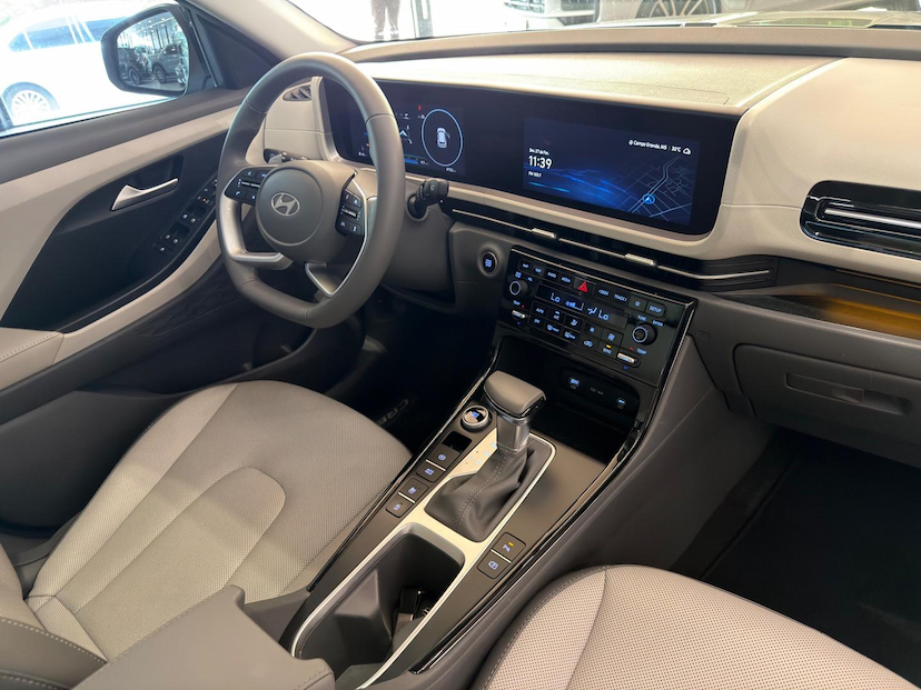 Foto do veículo HYUNDAI CRETA  ULTIMATE 1.6 TB 16V AUT. 2025 8.702 KM 184.000,00