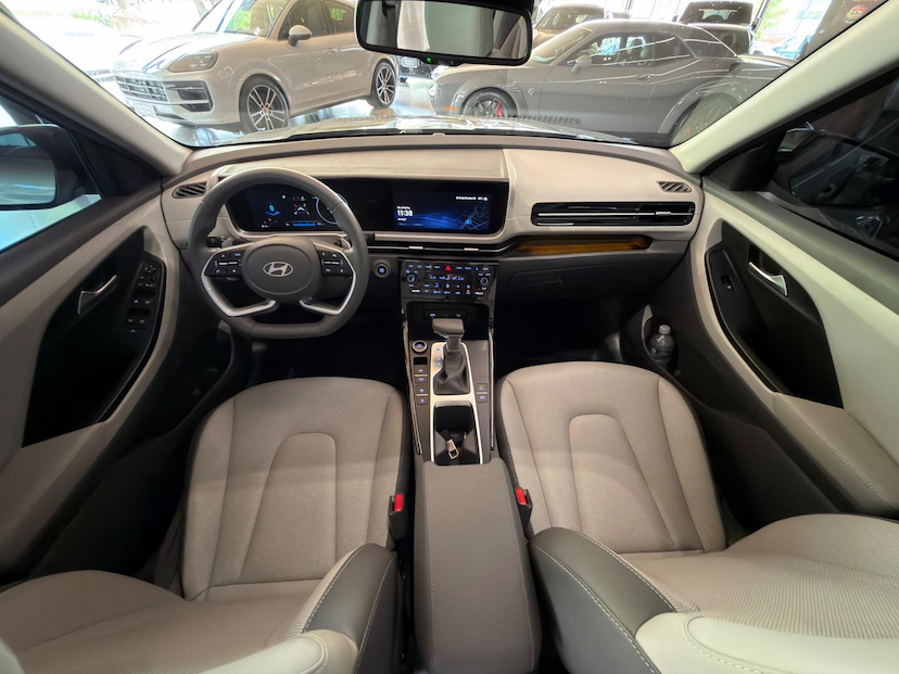 Foto do veículo HYUNDAI CRETA  ULTIMATE 1.6 TB 16V AUT. 2025 8.702 KM 184.000,00