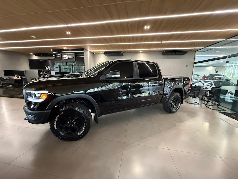 Foto do veículo RAM 1500  REBEL HEMI 2021 13.500 KM 350.000,00