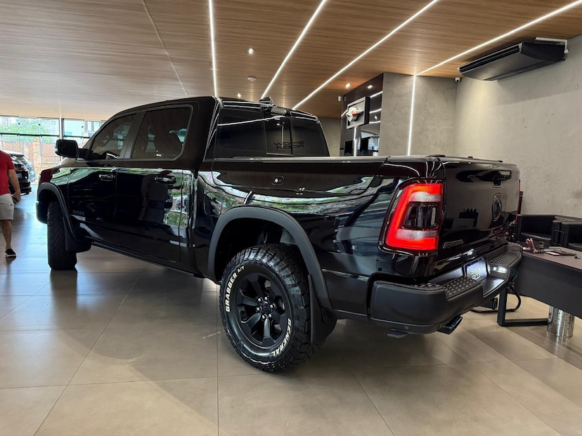 Foto do veículo RAM 1500  REBEL HEMI 2021 13.500 KM 350.000,00