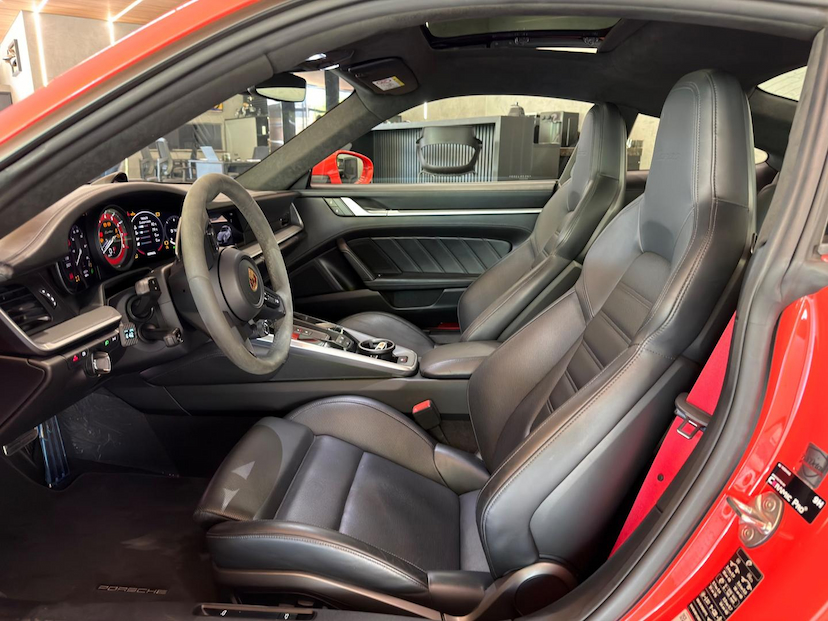 Foto do veículo PORSCHE 911  TURBO 2022 9.083 KM 1.190.000,00
