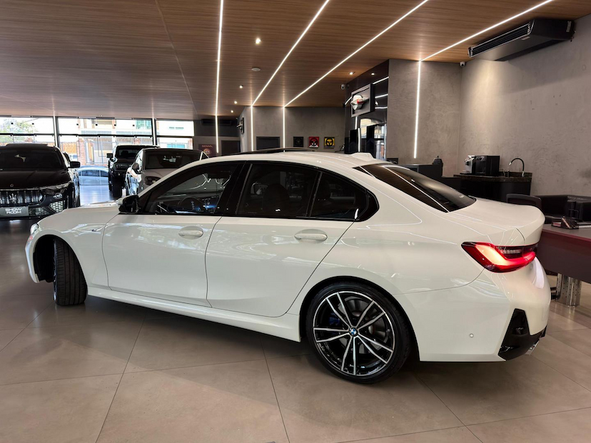 Foto do veículo BMW 320I  M SPORT FLEX 2024 17.271 KM 295.000,00