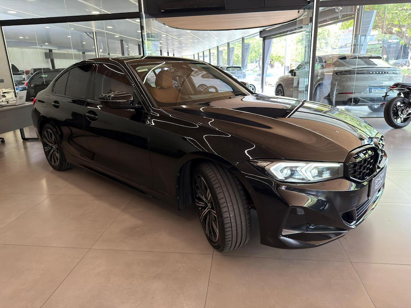 Foto do veículo BMW 320I  GP FLEX 2023 42.400 KM 239.000,00