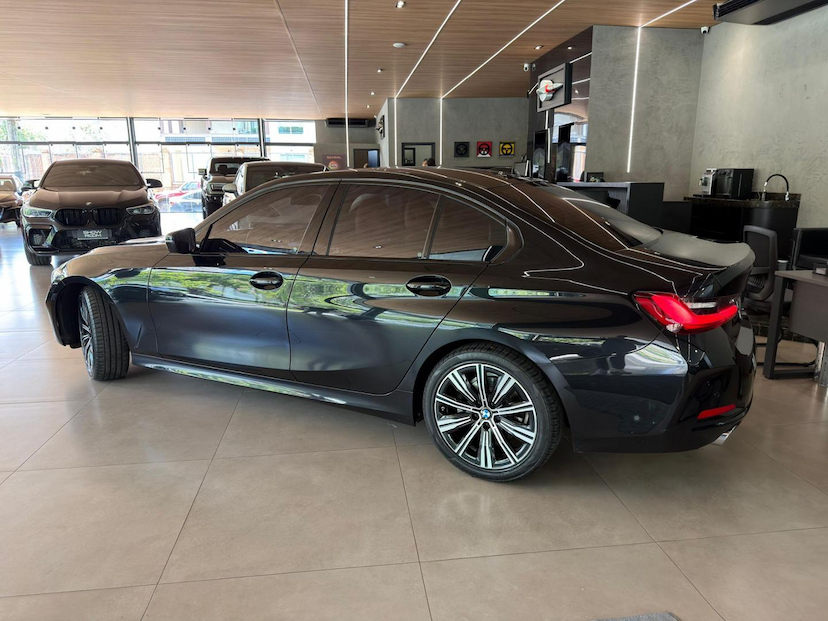 Foto do veículo BMW 320I  GP FLEX 2023 42.400 KM 239.000,00