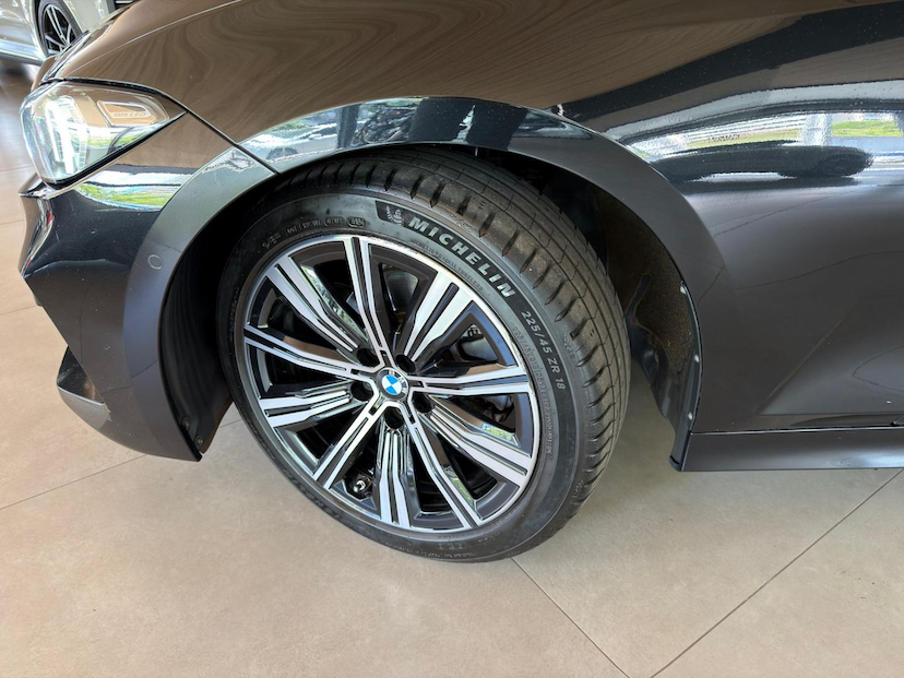 Foto do veículo BMW 320I  GP FLEX 2023 42.400 KM 239.000,00