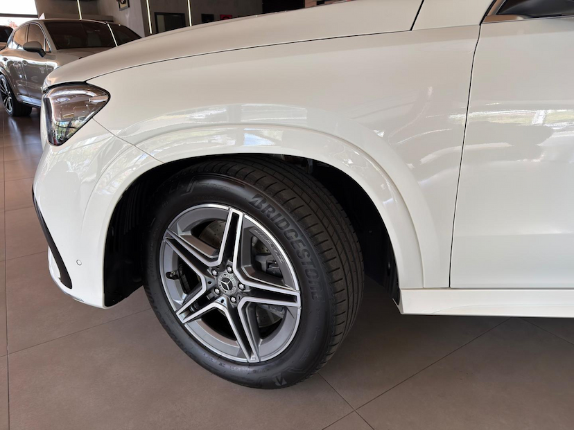 Foto do veículo MERCEDES-BENZ GLE 450 GLE450 D 4M CO 2024 23.371 KM 620.000,00