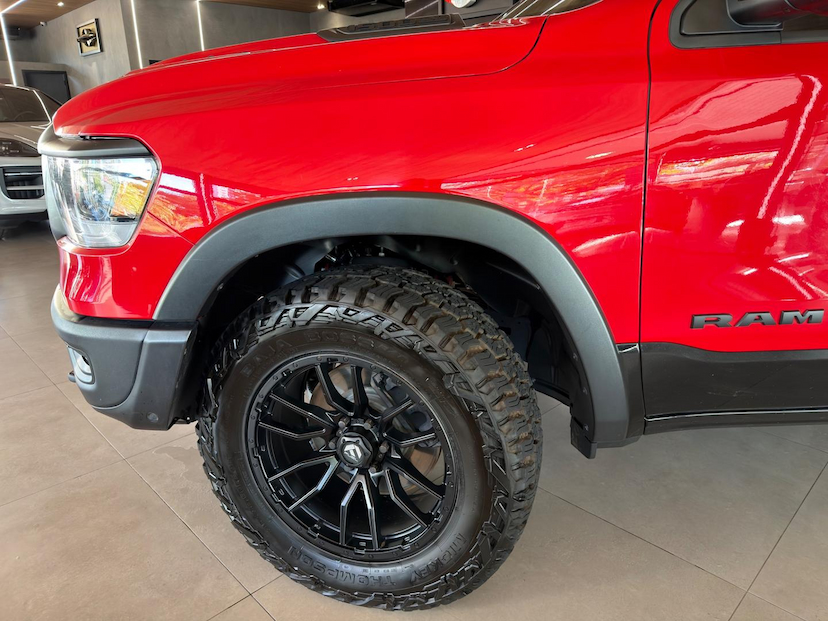 Foto do veículo RAM 1500  REBEL HEMI 2022 37.080 KM 330.000,00