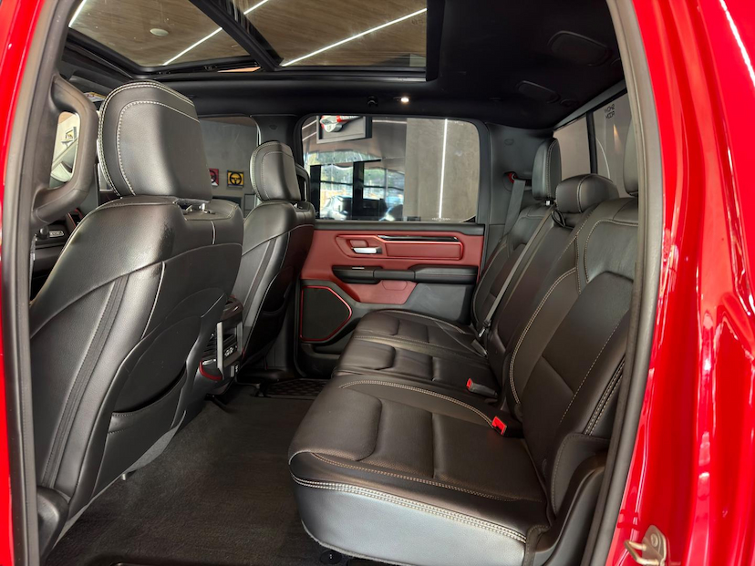 Foto do veículo RAM 1500  REBEL HEMI 2022 37.080 KM 330.000,00