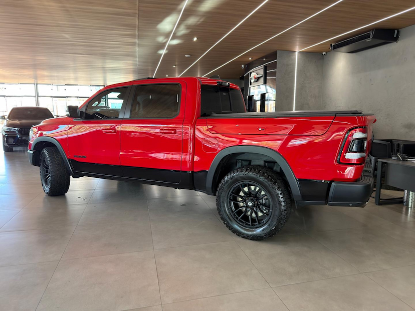 Foto do veículo RAM 1500  REBEL HEMI 2022 37.080 KM 330.000,00