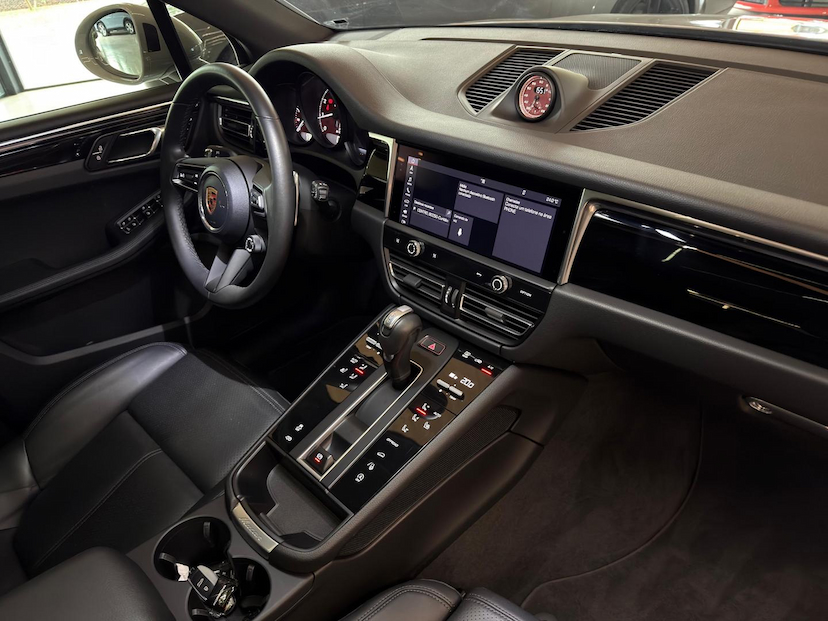 Foto do veículo PORSCHE MACAN  2025 12.635 KM 499.000,00
