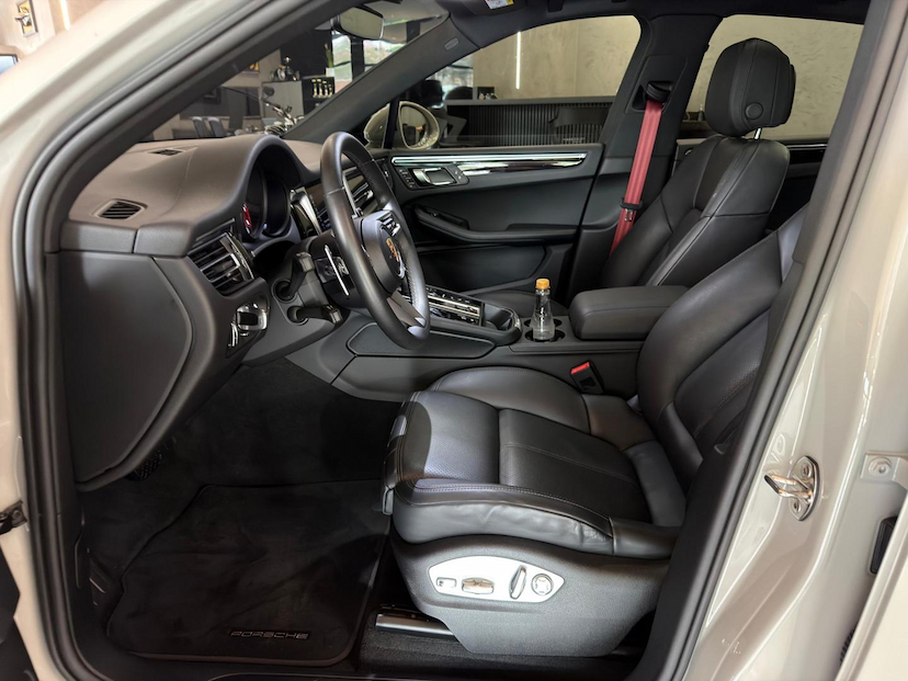 Foto do veículo PORSCHE MACAN  2025 12.635 KM 499.000,00