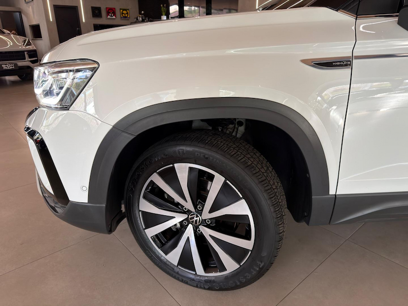 Foto do veículo VOLKSWAGEN TAOS  HL TSI 2023 29.800 KM 152.000,00