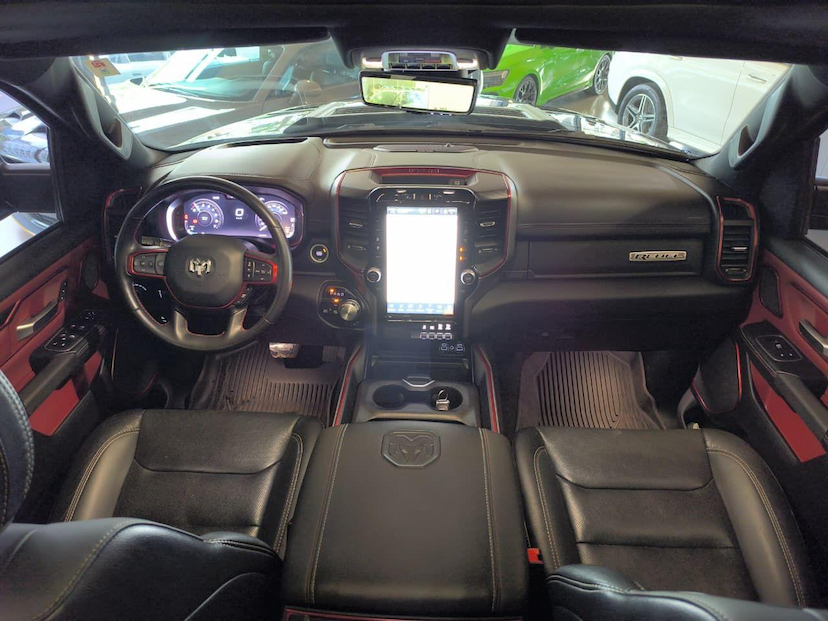 Foto do veículo RAM 1500  REBEL HEMI CC 2023 61.469 KM 349.000,00