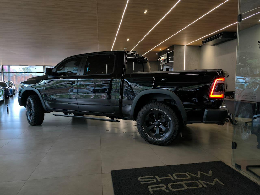 Foto do veículo RAM 1500  REBEL HEMI CC 2023 61.469 KM 349.000,00