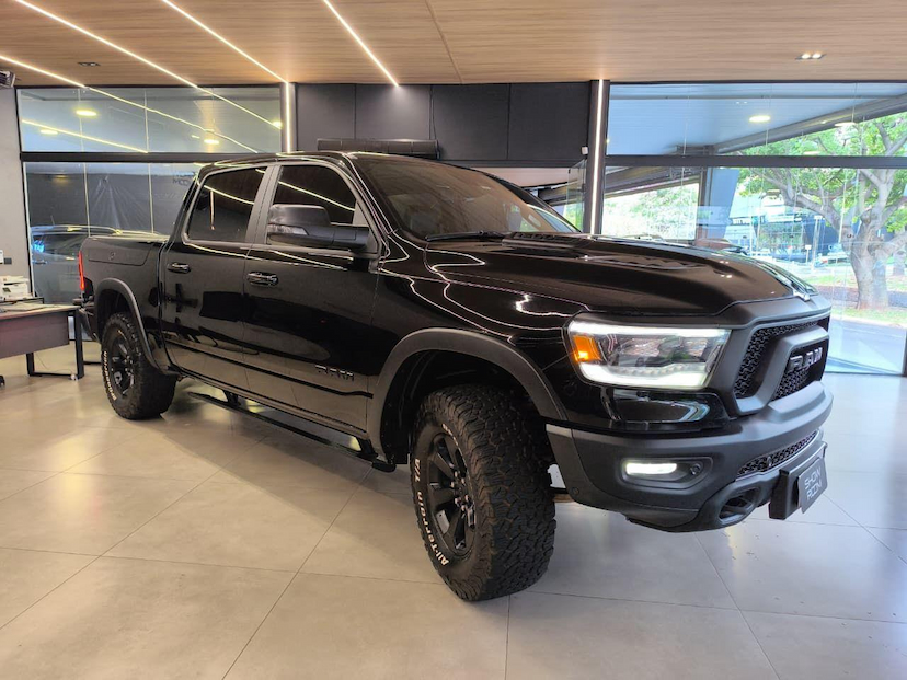 Foto do veículo RAM 1500  REBEL HEMI CC 2023 61.469 KM 349.000,00