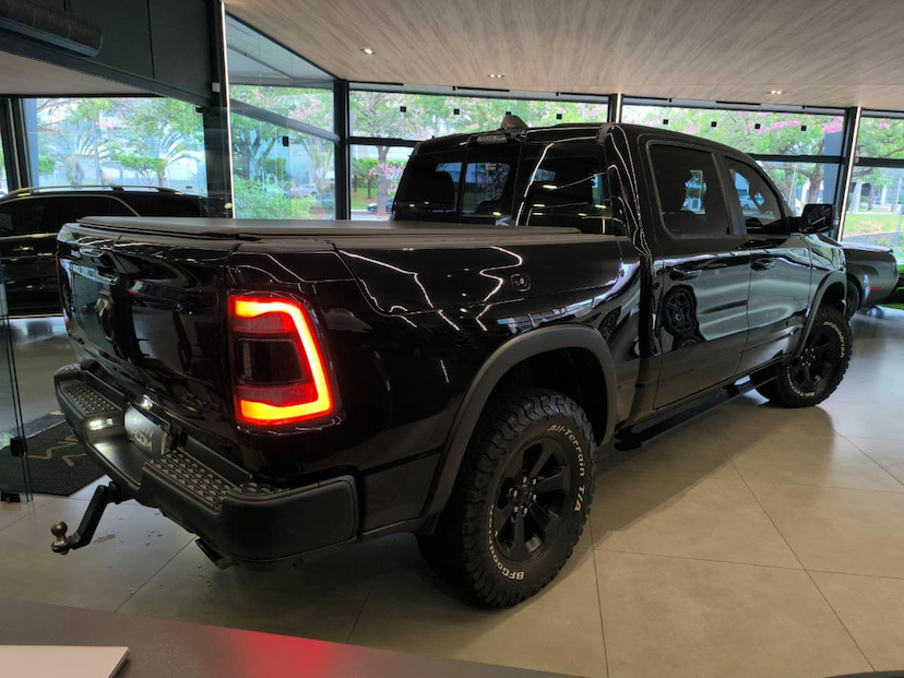 Foto do veículo RAM 1500  REBEL HEMI CC 2023 61.469 KM 349.000,00