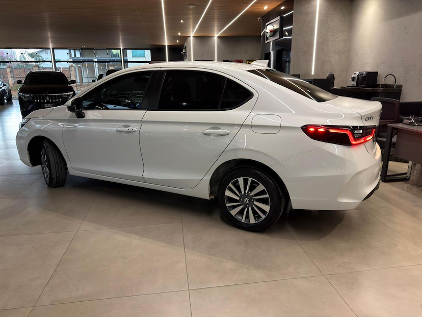 Foto do veículo HONDA CITY  LX 2025 15.867 KM 110.000,00