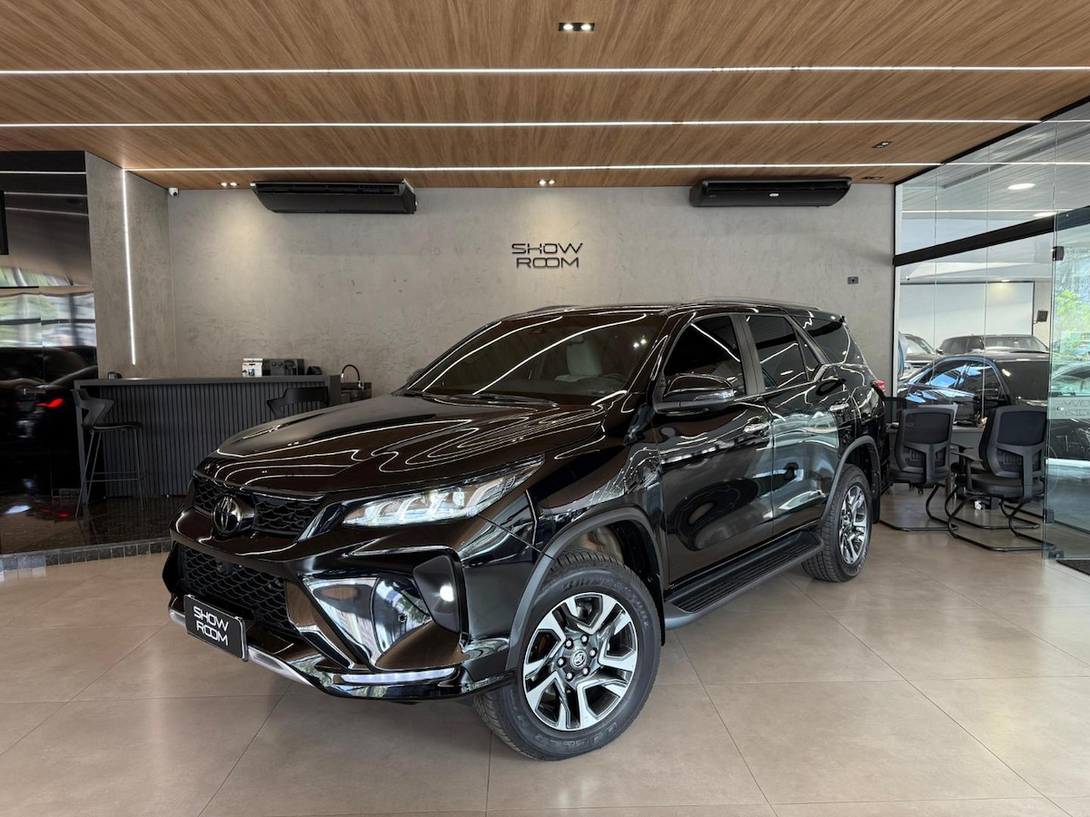 Foto do veículo TOYOTA HILUX  SWDMDA4MD 2024/2024 27.750 KM R$ 385.000,00