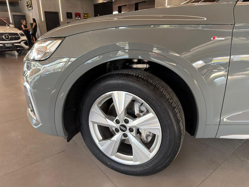 Foto do veículo AUDI Q5  2.0TFSI 2021 53.500 KM 215.000,00