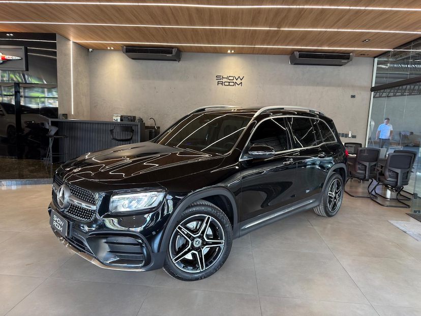 Foto do veículo MERCEDES-BENZ GLB 220  2025 17.600 KM R$ 319.000,00