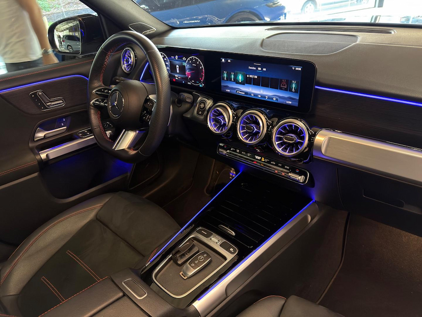 Foto do veículo MERCEDES-BENZ GLB 220  2025 17.600 KM R$ 319.000,00