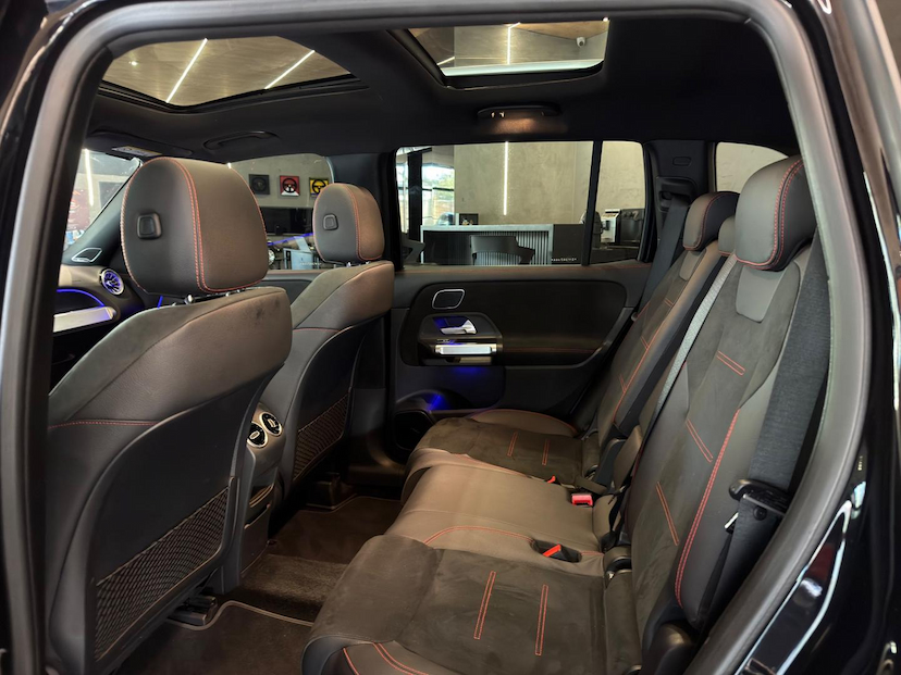 Foto do veículo MERCEDES-BENZ GLB 220  2025 17.600 KM R$ 319.000,00