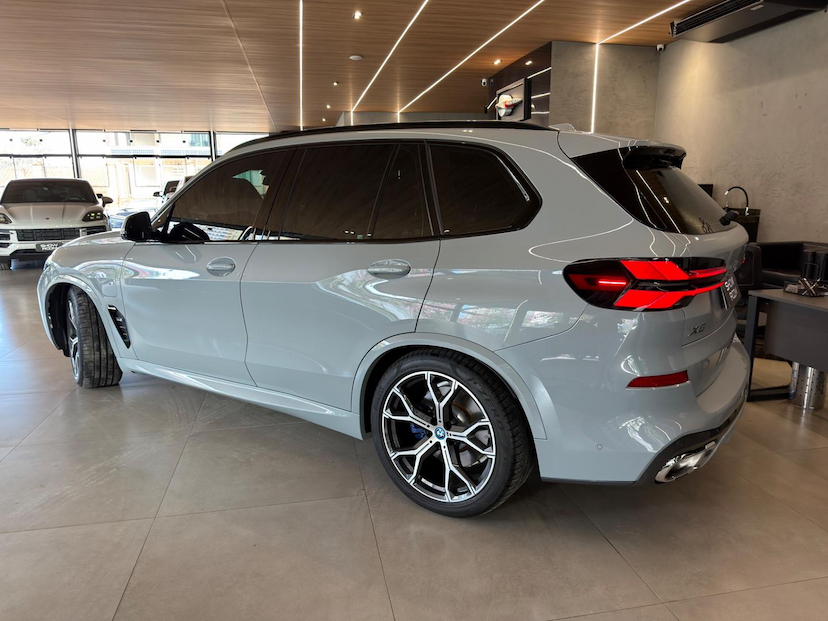 Foto do veículo BMW X5  XDRIVE50E MSP 2024 19.142 KM 539.000,00