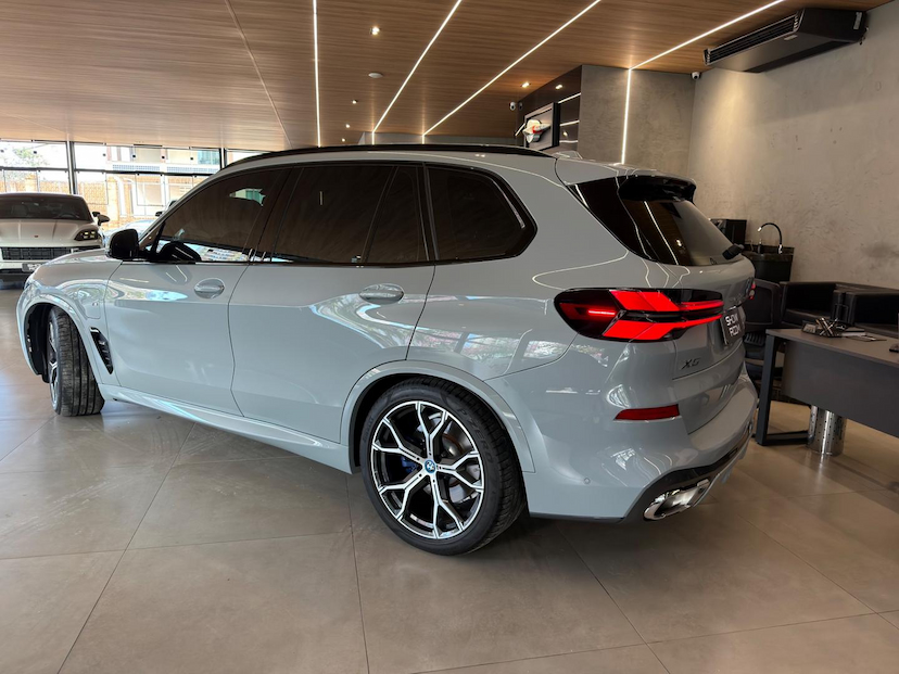 Foto do veículo BMW X5  XDRIVE50E MSP 2024 19.142 KM 539.000,00