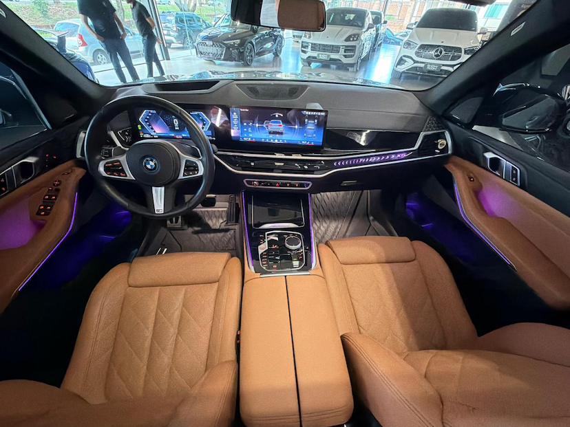 Foto do veículo BMW X5  XDRIVE50E MSP 2024 19.142 KM 539.000,00
