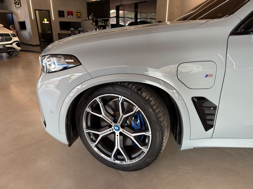 Foto do veículo BMW X5  XDRIVE50E MSP 2024 19.142 KM 539.000,00