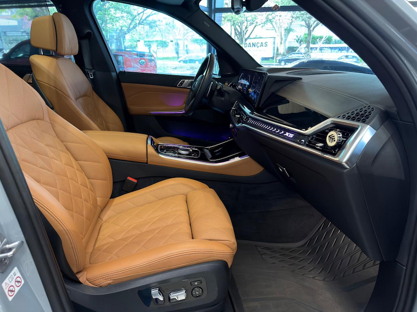 Foto do veículo BMW X5  XDRIVE50E MSP 2024 19.142 KM 539.000,00