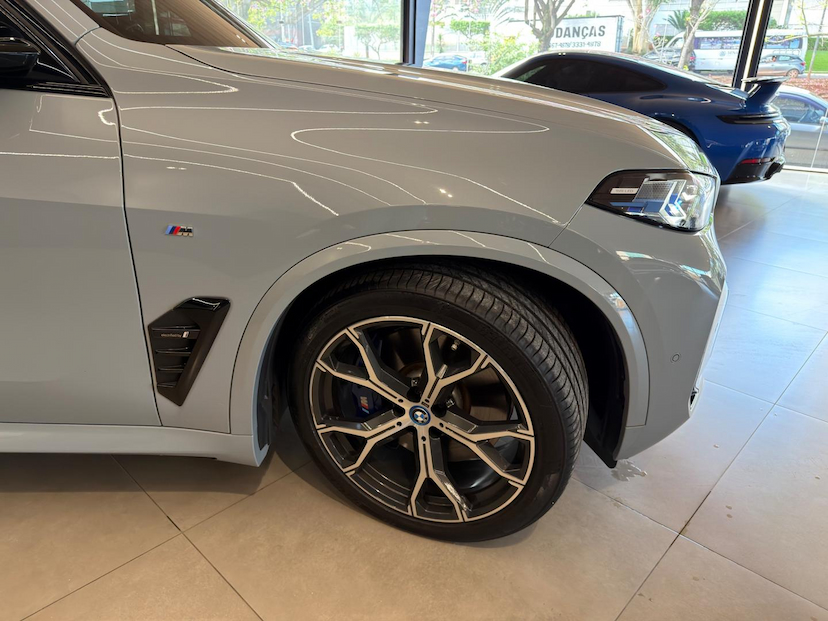 Foto do veículo BMW X5  XDRIVE50E MSP 2024 19.142 KM 539.000,00