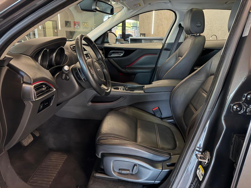 Foto do veículo JAGUAR F-PACE JAG FPACE 20TD PRESTIG 2017 84.870 KM 134.000,00