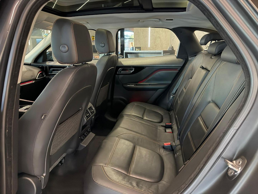 Foto do veículo JAGUAR F-PACE JAG FPACE 20TD PRESTIG 2017 84.870 KM 134.000,00